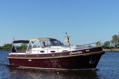 Rental Motorboat Langenberg Cabin motorboot 825 Sneek