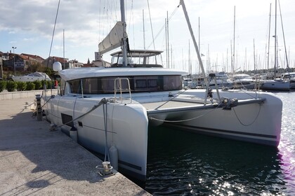 Charter Catamaran LAGOON 42 Naples