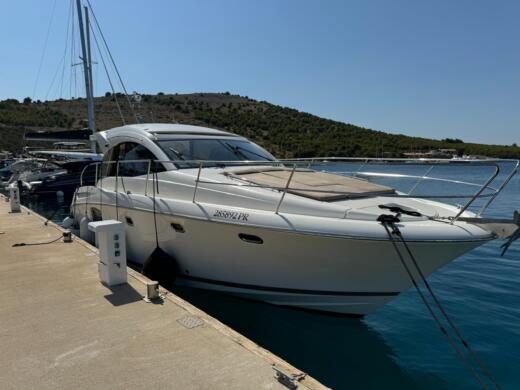 Zara Motor Yacht Jeanneau Prestige 390 S alt tag text