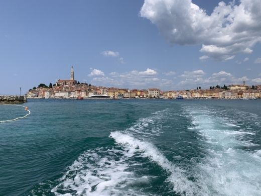 Pula Motorboat Quicksilver 605 Active Sundeck alt tag text