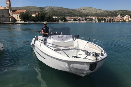 Rental Motorboat BENETEAU Flyer 7.7 SpaceDeck Trogir