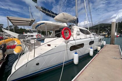 Charter Catamaran Rorbertson & Caine Leopard 46 with A/C Whitsunday Islands