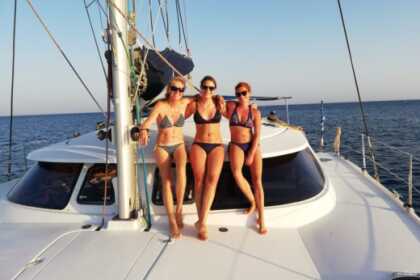 Charter Catamaran Fountaine Pajot Catamaran Lavezzi 40 Lardos