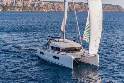 Charter Catamaran Lagoon-Bénéteau Lagoon 40 - 4 + 2 cab  Jolly Harbour