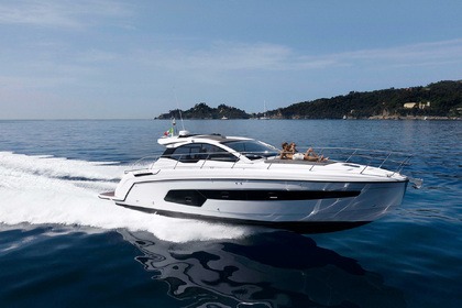 Noleggio Yacht a motore Azimut / Benetti Yachts Azimut Atlantis 45 Marina Lav