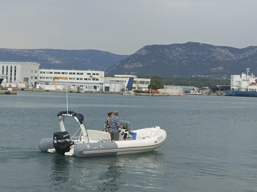 La Seyne-sur-Mer RIB Zodiac Medline 6 mètres alt tag text