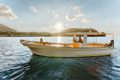 Hyra båt Motorbåt Gozzo Ferrara Gozzo 35 ft Ischia