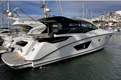 Verhuur Motorboot Beneteau GT 50 HT Castelldefels
