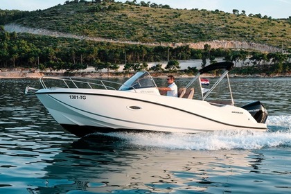 Charter Motorboat Quicksilver 675 Sundeck Trogir