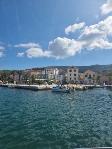 Makarska Motorboat Jeanneau Cap Camarat 635 CC Style alt tag text