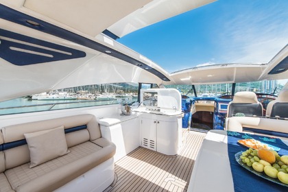 Hire Motorboat PRINCESS V65 Capri