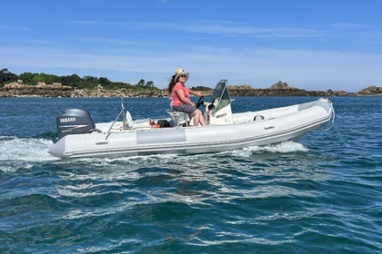Hire RIB Zodiac Pro Open 650 Lézardrieux