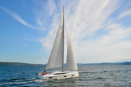 Hire Sailboat Bavaria Yachtbau Bavaria C42 Elba