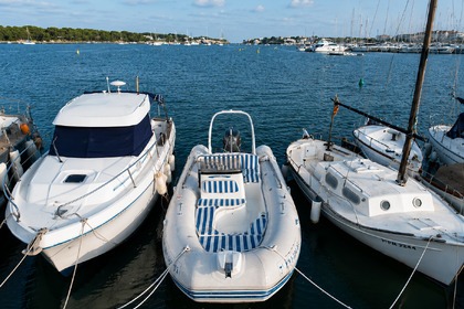 Hyra båt RIB-båt Zodiac Medline i Palamós