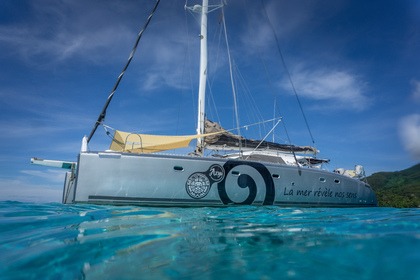 Location Catamaran Dufour Nautitech custom Bora-Bora