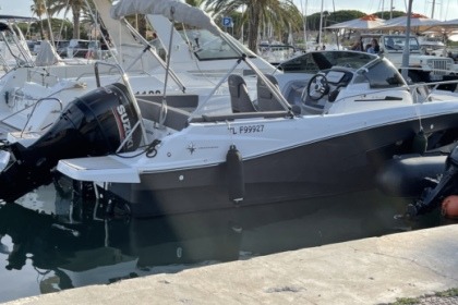 Charter Motorboat Jeanneau Cap camarat 7.5 wa Hyères