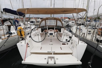 Rental Sailboat DUFOUR DUFOUR 350 GRAND LARGE Vrulje