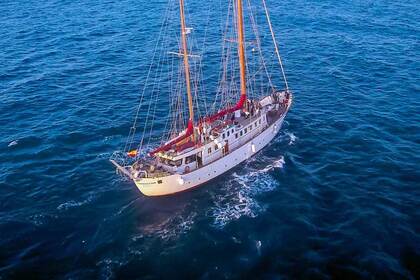 Charter Sailboat ketch velero clasico Barcelona