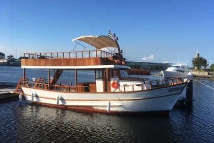 Aluguel Iate a motor Madeira 41ft Rio de Janeiro