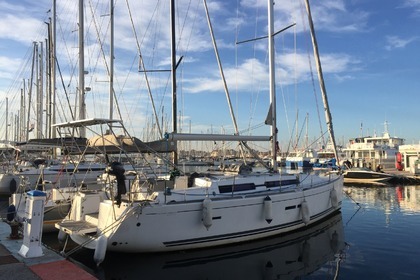 Hire Sailboat DUFOUR 405 Grand Large Saint-Mandrier-sur-Mer