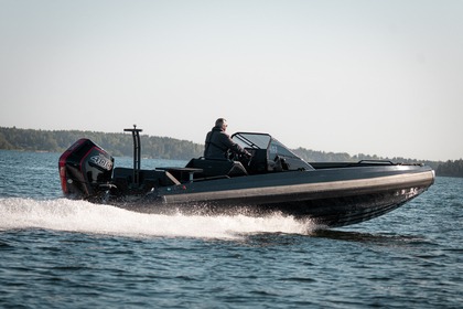 Hyra båt Motorbåt Iron 827 Stockholm