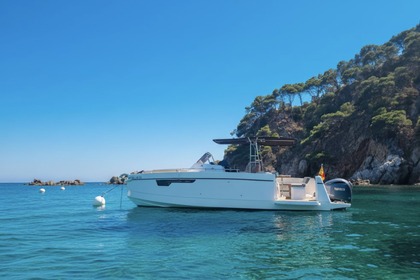 Alquiler Lancha Nuva Yachts M8 Cabin Palamós