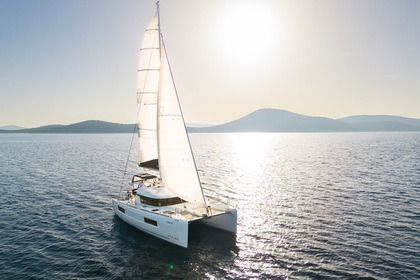 Hire Catamaran Lagoon-Bénéteau Lagoon 40 - 4 + 2 cab Šibenik