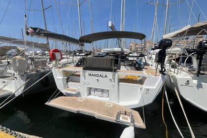 Hire Sailboat  DUFOUR 41 - MA ( 3D/2C) Bandol