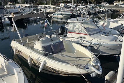 Location Bateau à moteur Jeanneau Cap Camarat 505 Saint-Raphaël