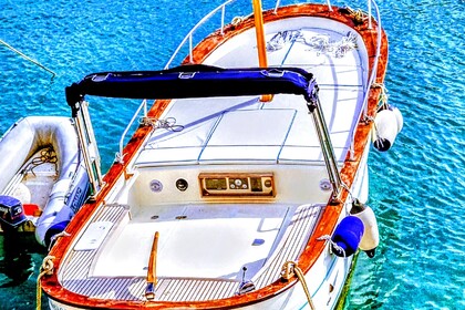 Hire Motorboat F.lli Mileo Leucosya 7,80 Tricase Porto