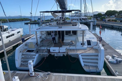 Charter Catamaran Lagoon-Bénéteau Lagoon 52 F - 6 + 2 cab. Tortola