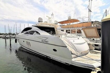 Location Yacht à moteur Sunseeker 72 Predator Porto-Vecchio