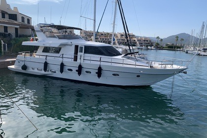 Noleggio Yacht a motore CANTIERI CANADOS 58 Saint-Tropez
