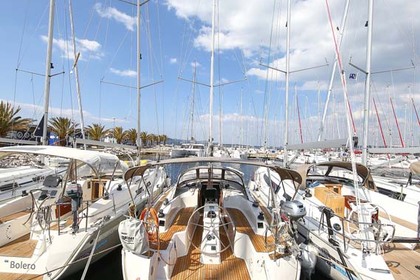 Hire Sailboat Bavaria Yachtbau Bavaria Cruiser 33 Murter
