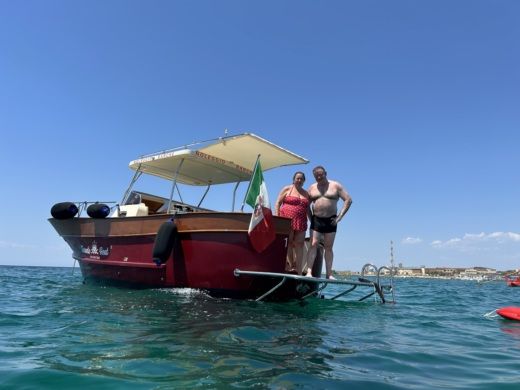 Таранто Motorboat Taranto Boat Gozzo Sorrentino alt tag text