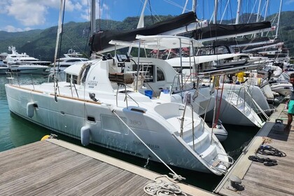 Charter Catamaran Lagoon Lagoon 380 Mahé