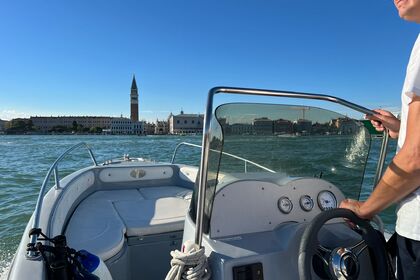 Rental Motorboat Trimarchi Enica Venice