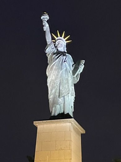 Parijs Motorboat Smart craft Pontoon alt tag text