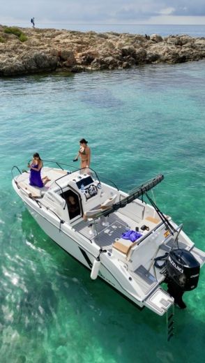 Motorboat Beneteau Flyer 7 Boat layout