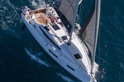 Charter Sailboat  SUN ODYSSEY 350 La Trinité-sur-Mer