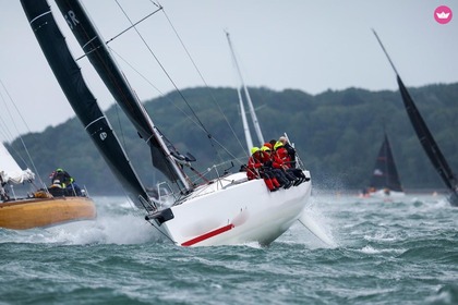 Hire Sailboat Jeanneau Sunfast 3200 Hamble-le-Rice