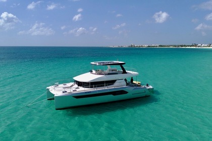 Charter Motorboat Robertson & Caine leopard 53 Saint Martin