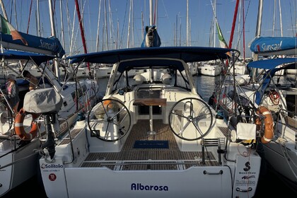 Hire Sailboat Bénéteau Oceanis 35.1 - 2 cab. Marina di Portorosa
