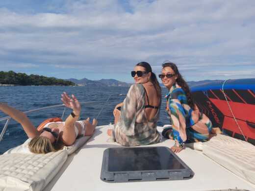 Mandelieu-la-Napoule Motorboat Fairline Targa alt tag text