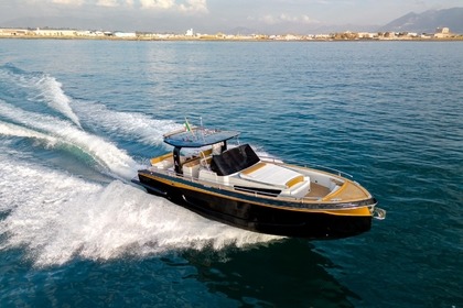 Verhuur Motorboot Yacht Allure 38 Capri