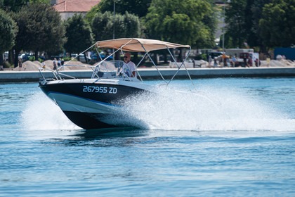 Hyra båt Motorbåt Quicksilver Activ 605 Sundeck Zadar