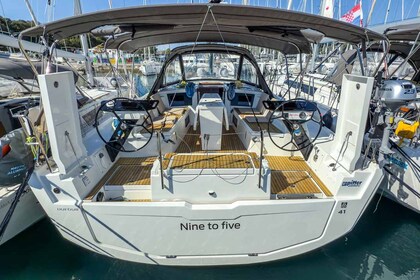 Miete Segelboot Dufour Yachts Dufour 41 Performance - 3 cab. Pula