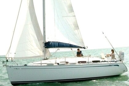 Hire Sailboat BAVARIA CRUISER 30 La Rochelle