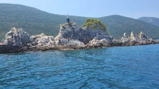 Blace, Croatia Motorboat Sessa Marine Key Largo 19 alt tag text