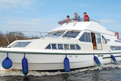 Rental Houseboats Standard Shannon Star Leitrim